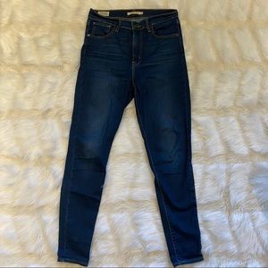 Levi’s jeans. Mile High Super Skinny.